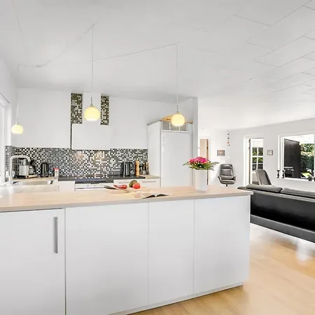 Ansine - 500m From The Sea By Interhome