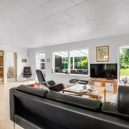 Ferienhaus Ansine - 500m From The Sea By Interhome Bøtø By